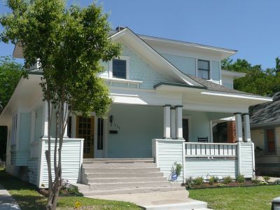 1423 Henderson 2012
