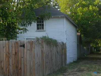1425 Adams Garage 2011
