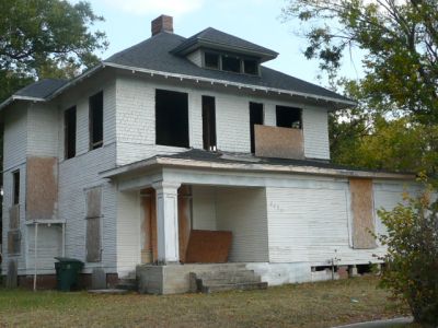 1425 Alston 2008
House flippers abandoned.
