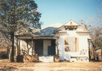 1518 Lipscomb 1995
Boarded and abandoned for several years
