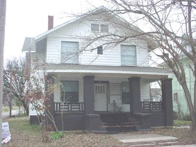 1601 Adams 2002
