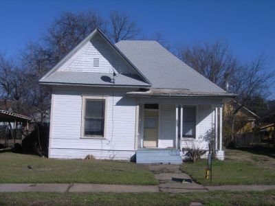 1609 Henderson 2010
