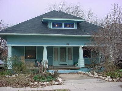 1612 Adams 2002
