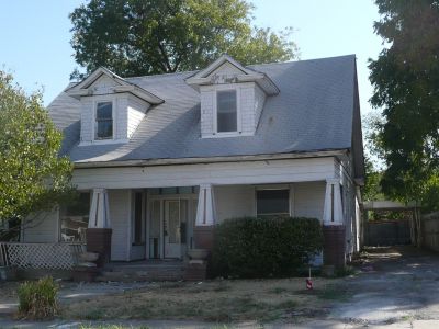 1621 Henderson 2011
