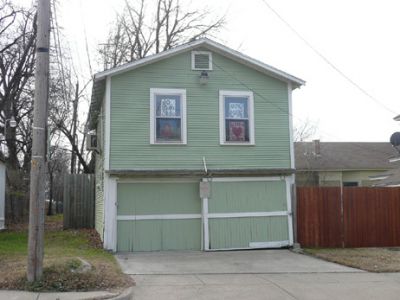 1701 College garage 2009
