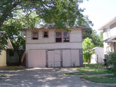1800 Henderson garage apt 2005
