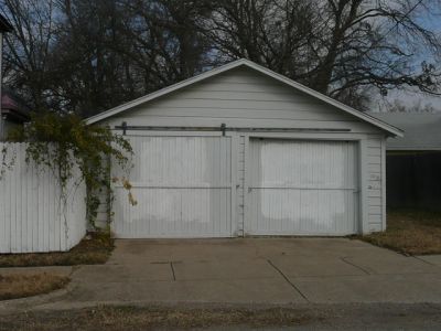1825 College garage 2009
