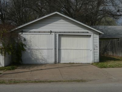 1825 College garage 2011
