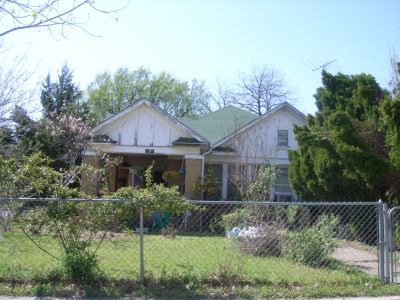 1828 Henderson 2010
