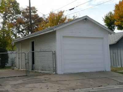 1900 Adams garage 2008
