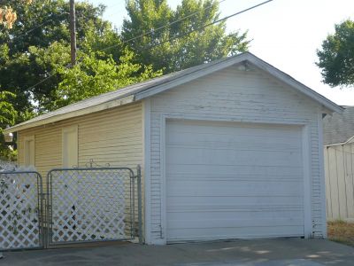 1900 Adams garage 2011
