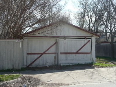 1900 Fairmount garage 2011
