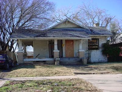 2116 Hurley 2002
Boarded and abandoned.  Twin to 1937 Hurley also boarded and abandoned at the same time.
