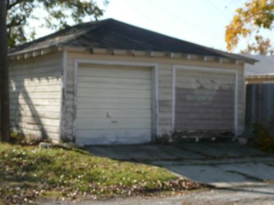 2201 Fairmount garage 2008
