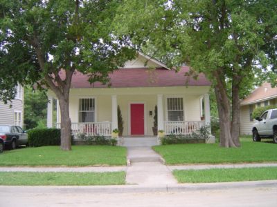 2208 5th 2005
Restoration by Clayton Holmes
Columns were changed
