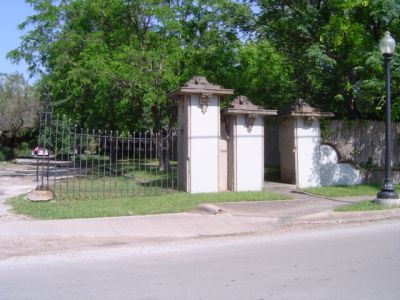 Chase Court gate West 2005
