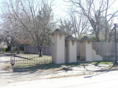 Chase Court gate West 2009
