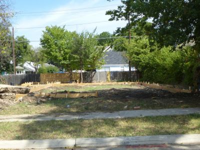 1104 Arlington 2014 September
New construction begun by Fairmount Dream
