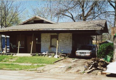1208 Arlington 2000
House was used as roofing warehouse
