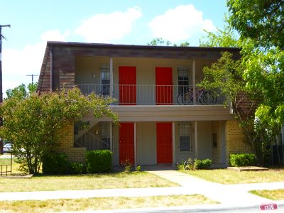 1328 Henderson 2013

