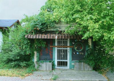 1459 Magnolia 2000
Curiosity Shoppe
