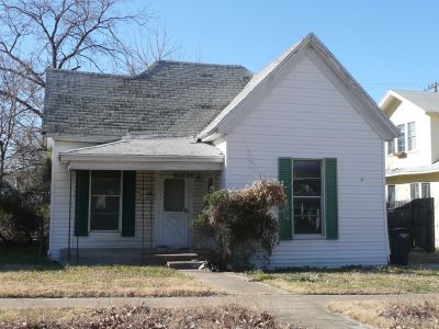 1620 Henderson 2011
Abandoned for over a decade
Vinyl siding, aluminum windows
