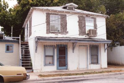 1729  Henderson garage apt 2000
