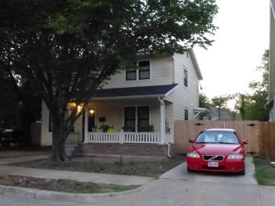 1915 Adams 2015 August
Non-contributing structure approved to demolish ended up remodeled
