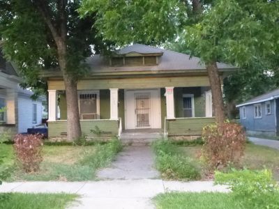 1925 Fairmount 2015 July
Restoration begun with removal of vinyl siding by Steven Bass

